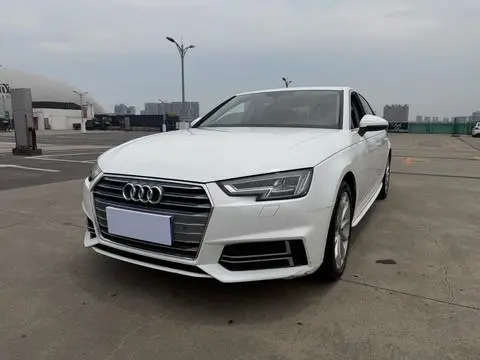 Audi A4L 2018 — фото 1