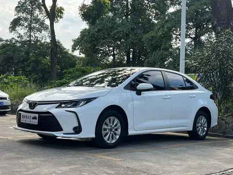 Toyota Corolla 2023 — фото 1