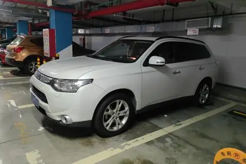 Mitsubishi 欧蓝德 2013