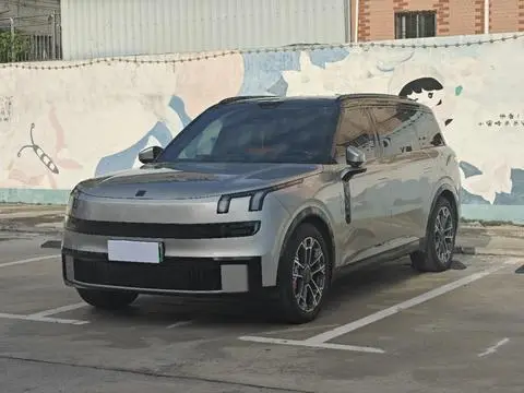 Lynk & Co 900 2025