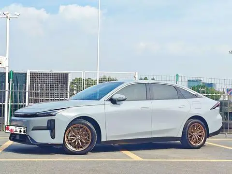 Geely L6 2024