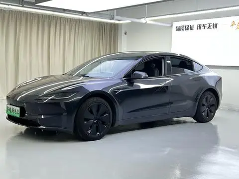 Tesla Model 3 2025 — фото 1