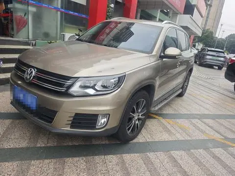 Volkswagen Tiguan 2015 — фото 1