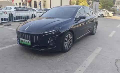Hongqi E-QM5 2024