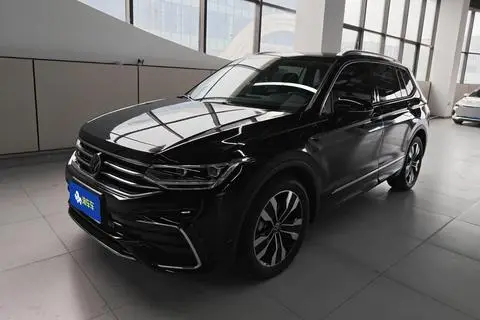 Volkswagen Tiguan L 2024 — фото 1