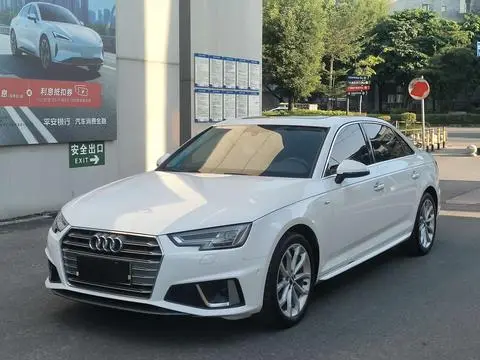 Audi A4L 2019 — фото 1