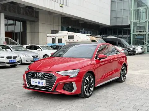 Audi A3 2022 — фото 1