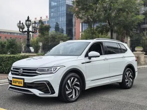 Volkswagen Tiguan L 2024 — фото 1