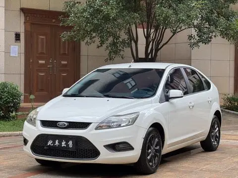 Ford Focus 2013 — фото 1