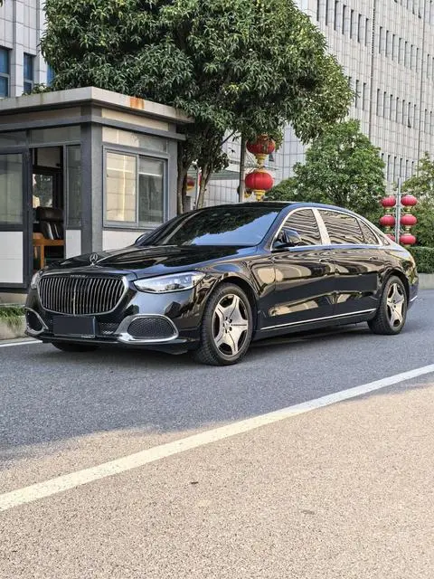 Mercedes-Benz 迈巴赫S-Class 2025
