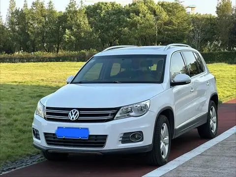 Volkswagen Tiguan 2012 — фото 1