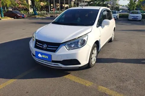 Venucia R50 2015