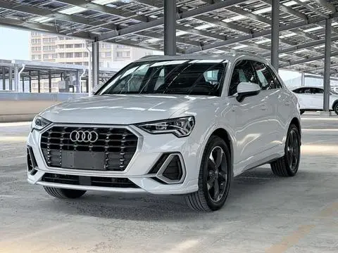 Audi Q3 2022 — фото 1