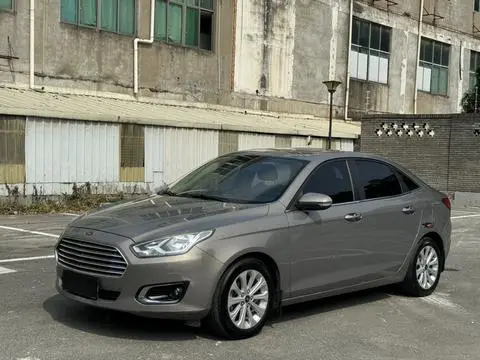 Ford Escort 2015 — фото 1