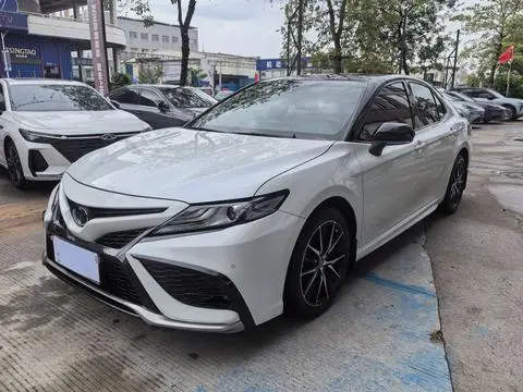Toyota Camry 2021 — фото 1