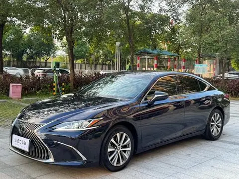 Lexus ES 2021 — фото 1