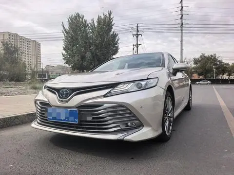 Toyota Camry 2018 — фото 1