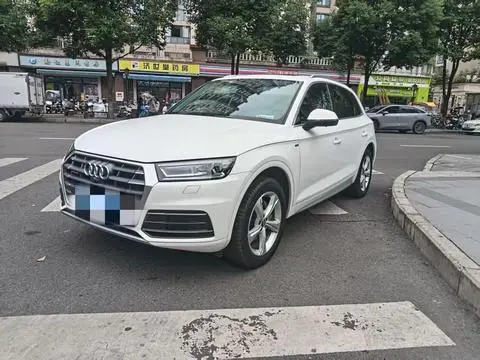 Audi Q5L 2018 — фото 1