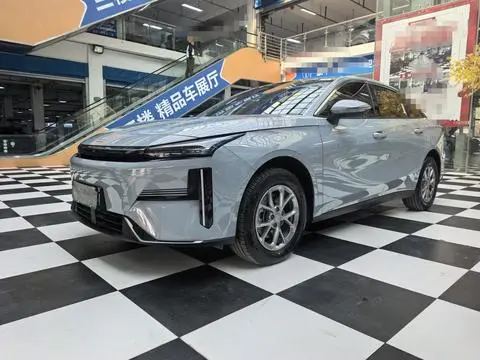 Geely L6 2025