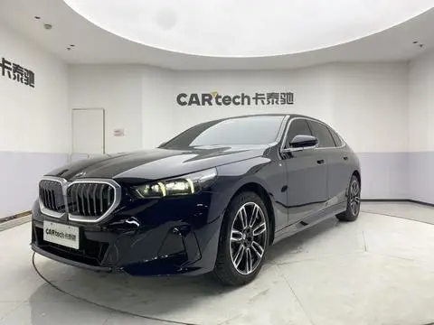 BMW 5 Series 2025 — фото 1