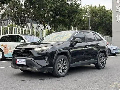 Toyota RAV4 2023 — фото 1