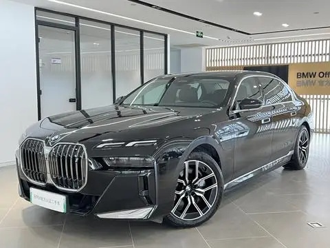 BMW i7 2023 — фото 1