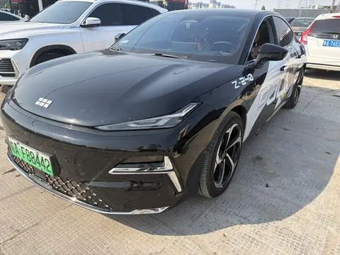Geely 星耀8 PHEV 2025