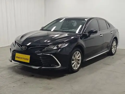 Toyota Camry 2023 — фото 1