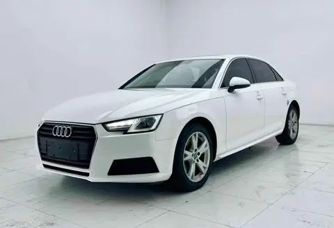 Audi A4L 2018 — фото 1