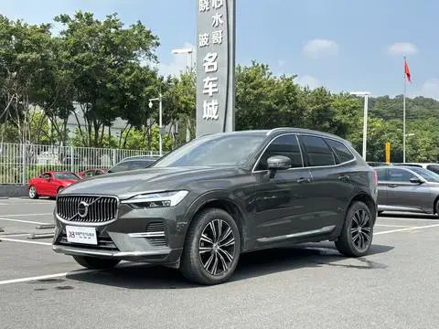 Volvo XC60 2022 — фото 1
