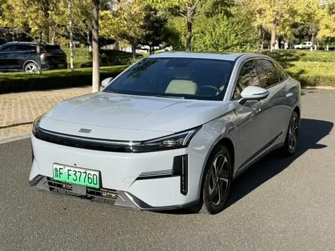 Geely L6 2023