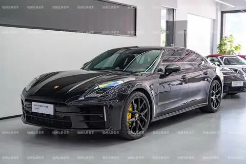 Porsche Panamera 2024 — фото 1