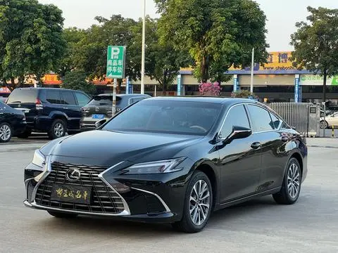 Lexus ES 2025