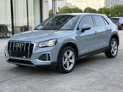 Audi Q2L 2022 — фото 1