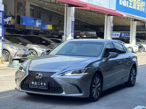 Lexus ES 2020