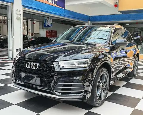 Audi Q5L 2020 — фото 1