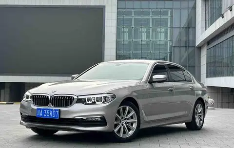 BMW 5 Series 2018 — фото 1