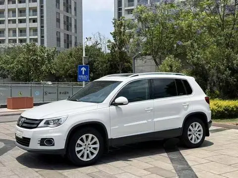 Volkswagen Tiguan 2012 — фото 1