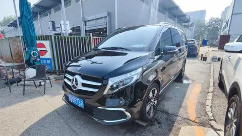 Mercedes-Benz V-Class 2022 — фото 1