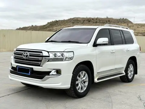Toyota Land Cruiser 2018 — фото 1