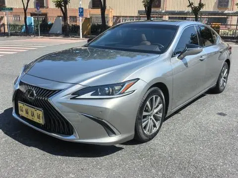 Lexus ES 2020