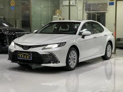 Toyota Camry 2023 — фото 1