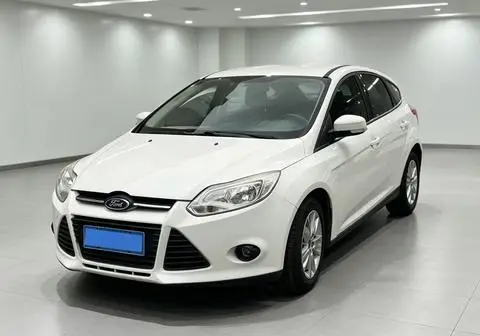 Ford Focus 2012 — фото 1