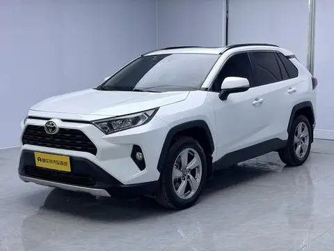 Toyota RAV4 2021 — фото 1