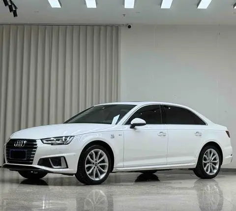 Audi A4L 2019 — фото 1
