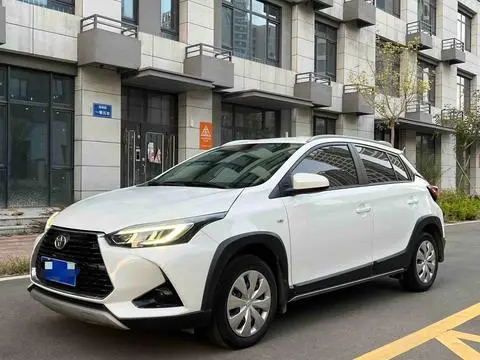 Toyota YARIS L 2022 — фото 1