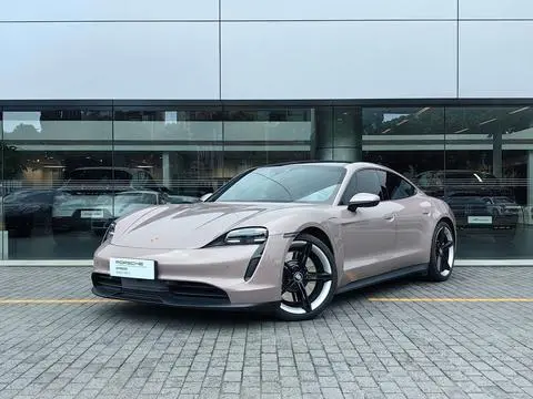 Porsche Taycan 2022