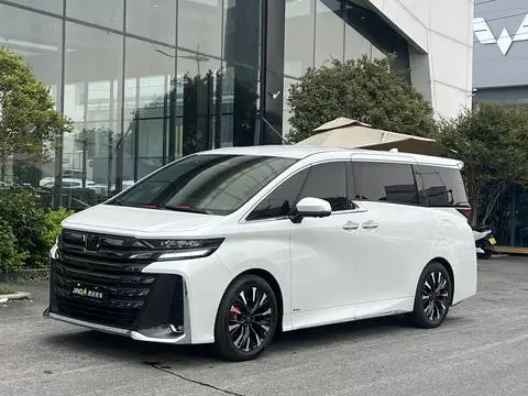 Toyota Vellfire 2024 — фото 1
