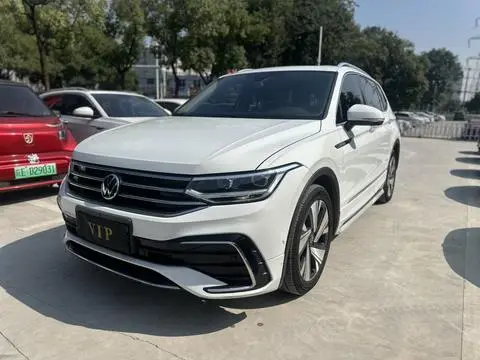 Volkswagen Tiguan L 2023 — фото 1