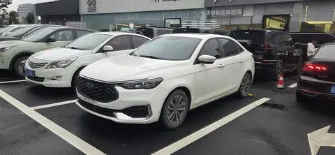 Ford Escort 2021 — фото 1